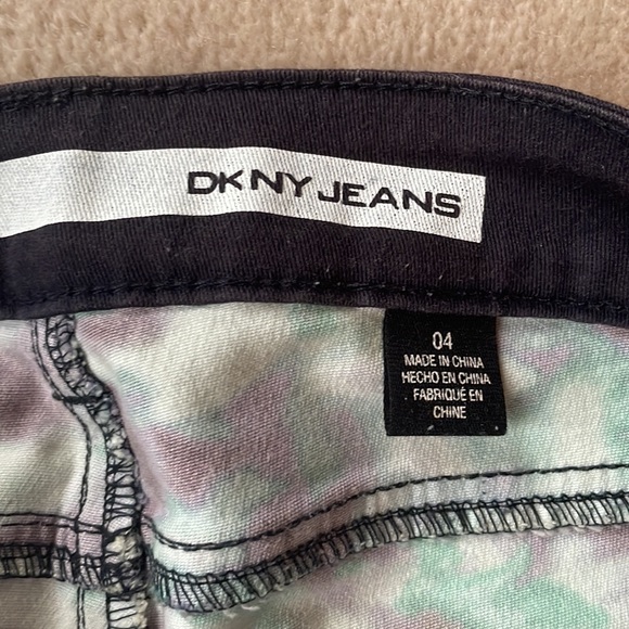 DKNY Cropped Patterned Skinny Jeans - Picture 4 of 6